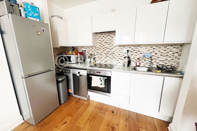 Flat to rent in Rathcoole Gardens, London