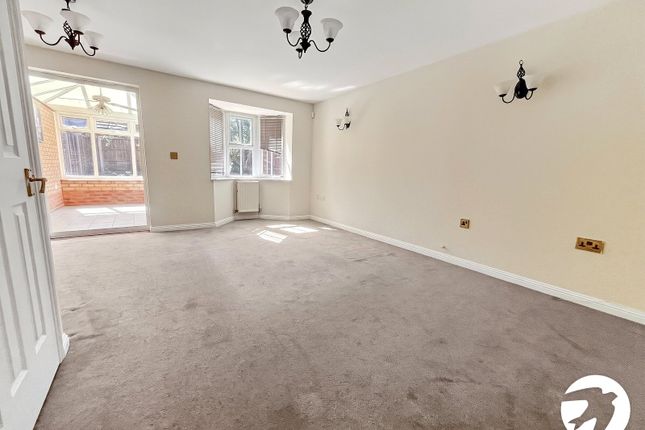 15, Alfriston Close, Dartford photo 2