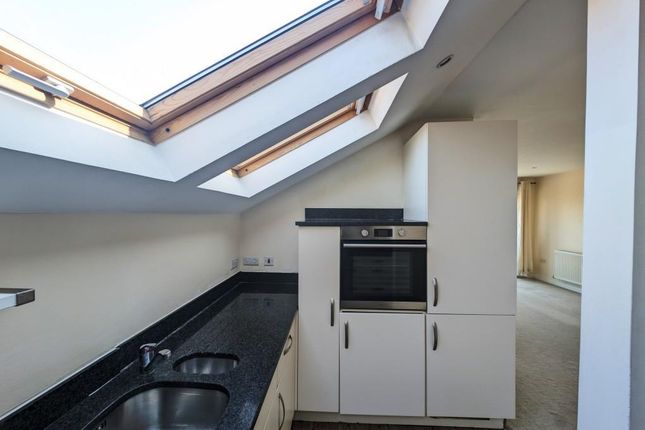 64, Hill View, Dorking photo 3