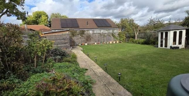Two Bedroom Detached Bungalow, Mercury Drapery Common, Glemsford photo 2