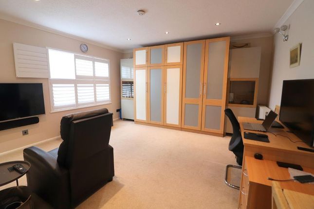 Studio for sale in Somersby Close, Luton, Bedfordshire