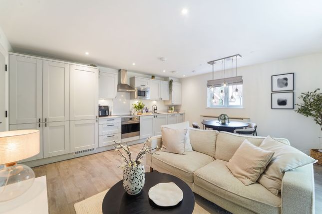 Flat 4, Summer House, Epsom photo 2