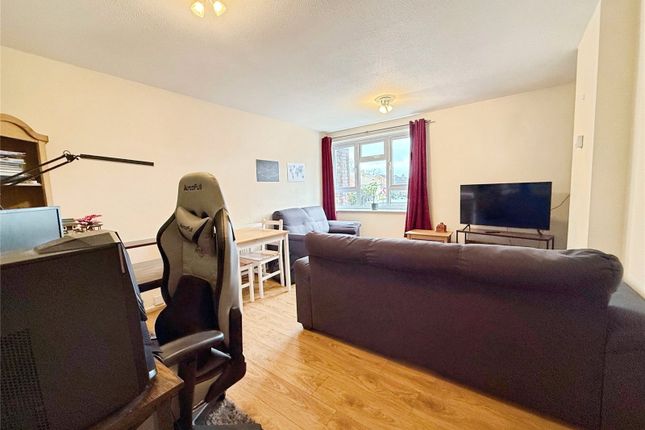 4, Culham Court, Reading photo 3
