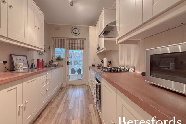 31, Clayton Avenue, Upminster photo 3