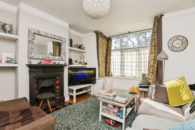 11, Alexandra Road, Axminster photo 3