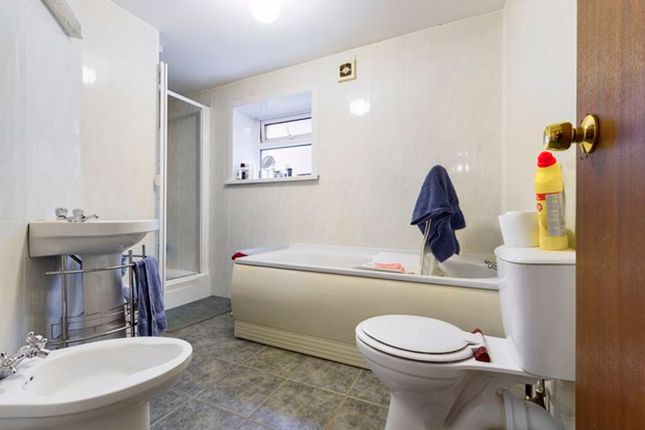 No 4, Waterloo Terrace, Carmarthen photo 3