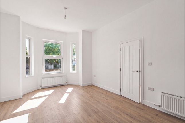 Flat 1, 79, Teddington Park Road, Teddington photo 3