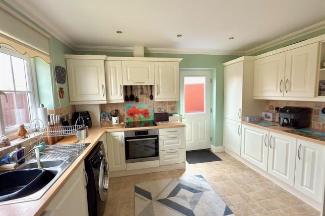 10, Broad Fleet Close, Lowestoft photo 4