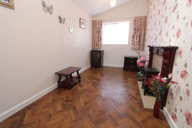 9, Brandon Way, Brierley Hill photo 4