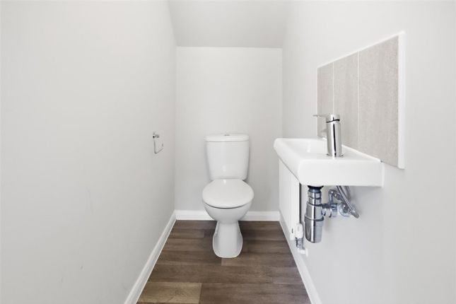 21 Caulfield Close, Chesterfield photo 4