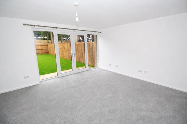 4, Essex Close, Bordon photo 3