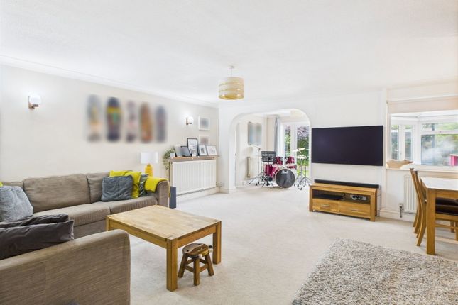 6, Waterfield Close, Horsham photo 2