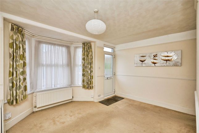 68, Barton Road, Isle of Wight photo 4