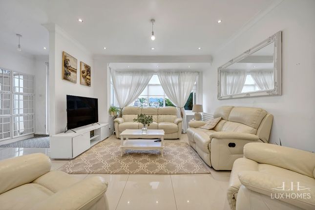 133 Sheringham Avenue, Romford photo 4
