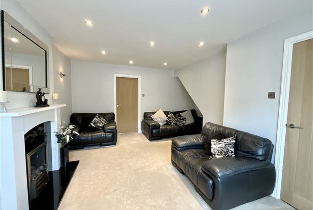 10, Whitehead Close Dinnington, Sheffield photo 3