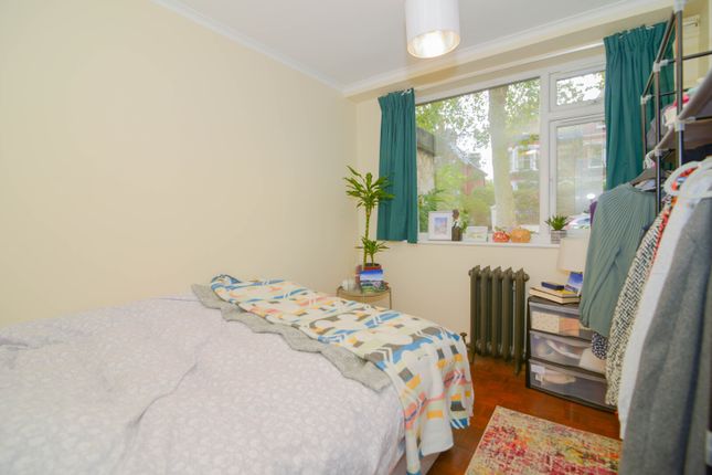 Flat for sale in Broomfield Road, Richmond