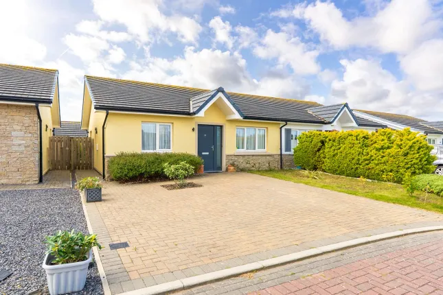 2-bed house on 14, Rockmount Road, Peel, £399,950
