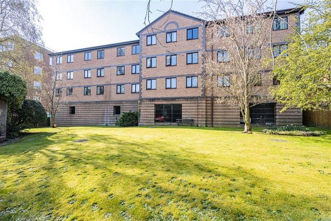 Flat for sale in Kingfisher Court, Queen Alexandra Road, High Wycombe