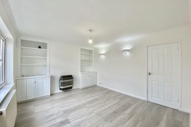 91, Hunters Grove, Hayes photo 2