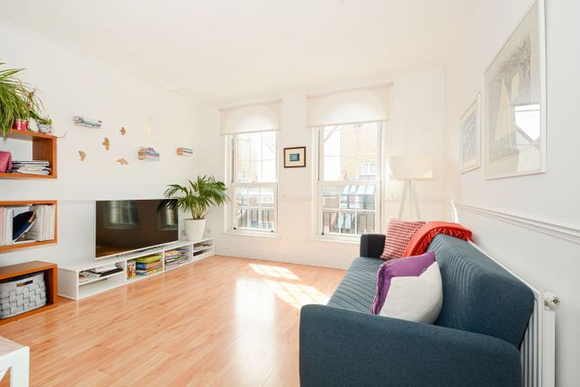 Flat for sale in Edward Square, London