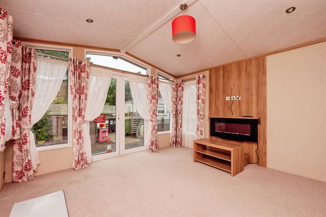 6, Swanbridge Mobile Park Home, London Road, Dorchester photo 2