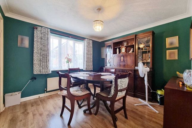 1, Houlden Way, Heckington photo 3