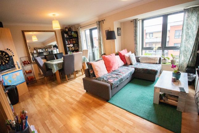 Flat for sale in Hirst Crescent, Wembley