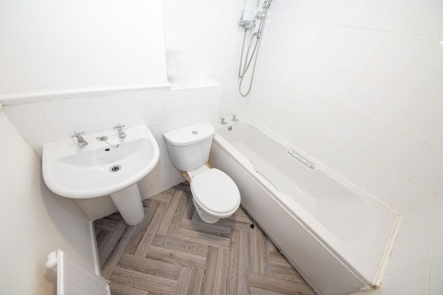 78, Amethyst Grove, Waterlooville photo 2