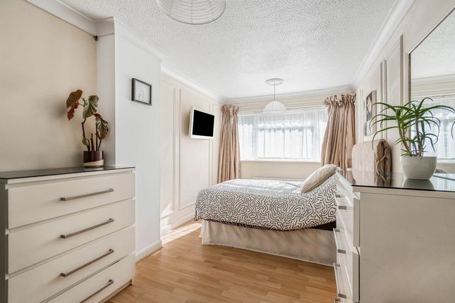 3 Dean Garden Rise, High Wycombe photo 4