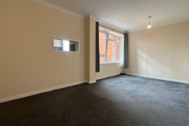 32 Downham Court,, Shinfield Road, Berkshire photo 3