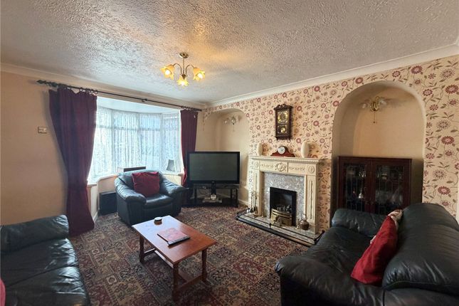77, Plumstead Road, West Midlands photo 2