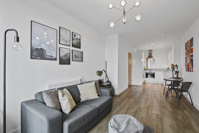 Flat for sale in Carter Court, Gilding Way, Southall