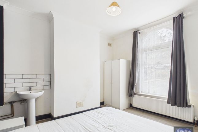 Room 3 8 Scotts Terrace, Chatham photo 3
