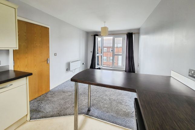 43, Heol Staughton, Heol Staughton photo 4