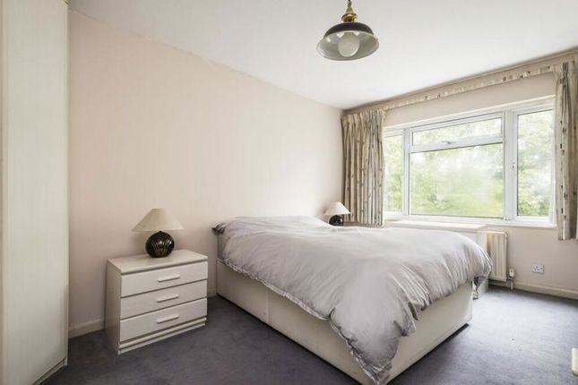 31, Sunningfields Road, London photo 3