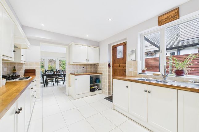 16, Manor Farm Avenue, Shepperton photo 2