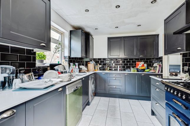 23, Bernard Close, Kidlington photo 2