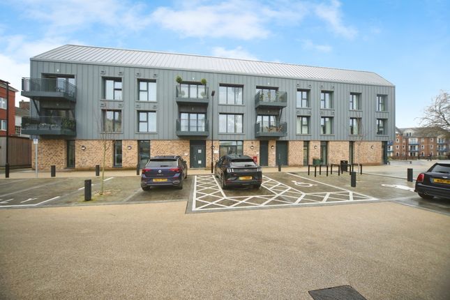 Flat for sale in Coal Orchard, Taunton