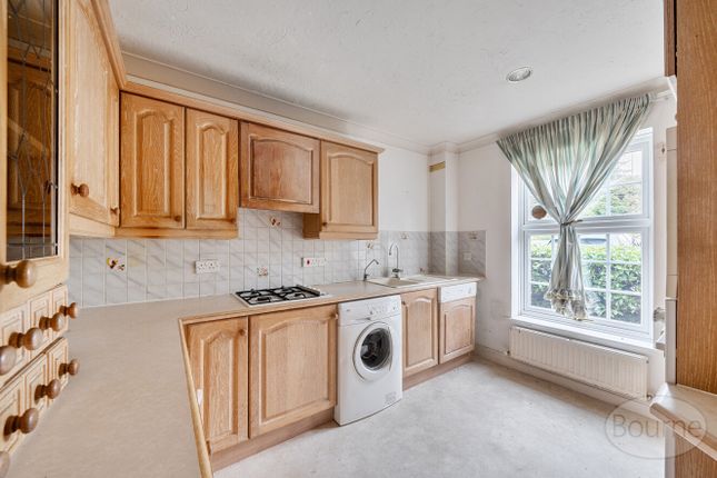 1, Bourne Heights, Farnham photo 4