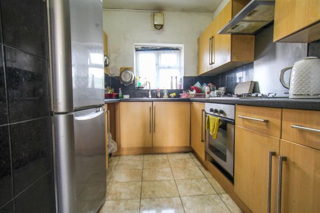 Flat 8, Rogers House, Rusholme Avenue, Dagenham photo 4