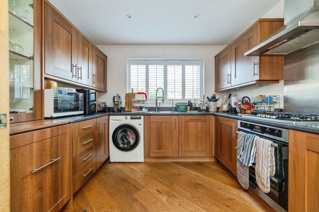26, Brimstone Drive, Stevenage photo 3