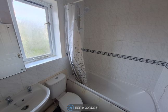 Gaddesden Crescent, Wavendon Gate, Milton Keynes photo 5