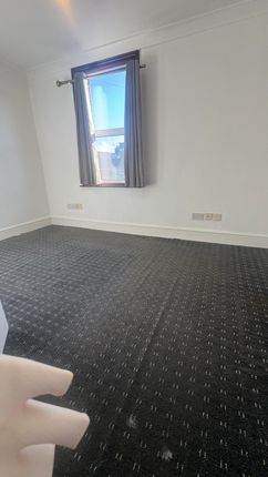 4, Brooke Road, Grays photo 5