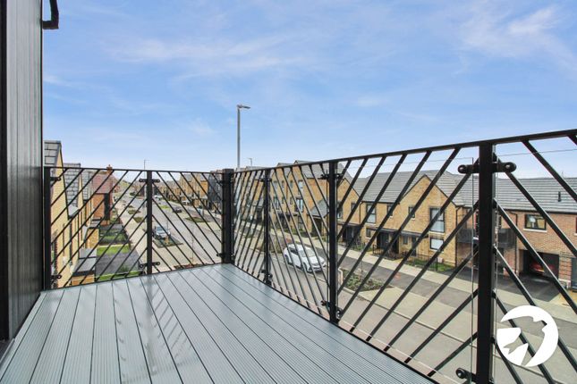 35, Whitecliff, Ebbsfleet Valley photo 4