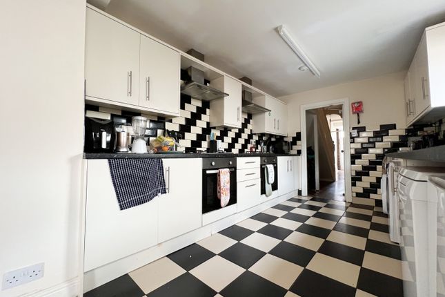 7-bed terraced on 50, Richards Street, Cardiff, £3,780/mo