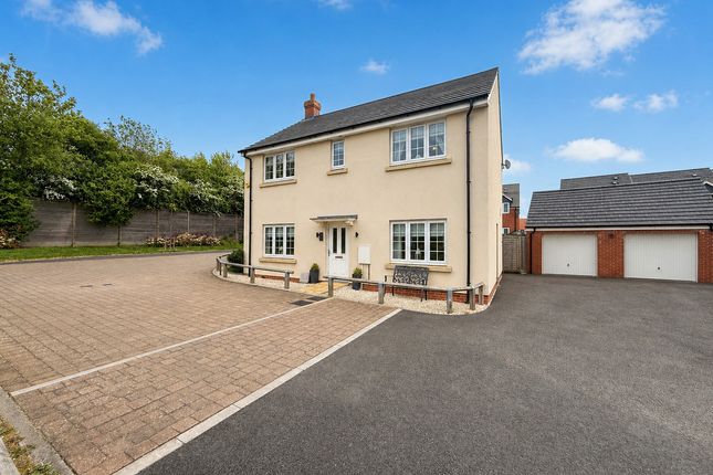 45, Hicks Close, Swindon photo 2