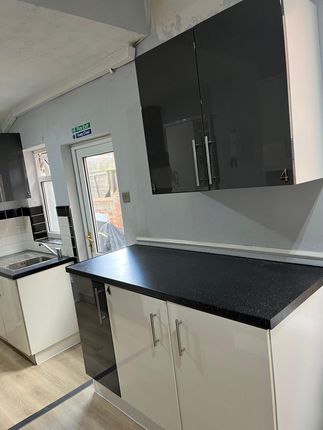 63, NORTHAMPTON photo 4