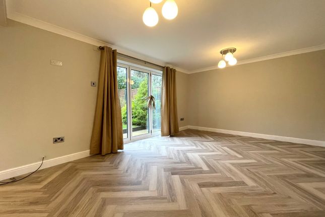 1a, Greenfield Court, Leeds photo 5