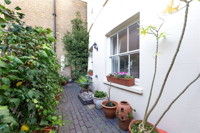 Flat for sale in Clarence Terrace, Regent's Park, London