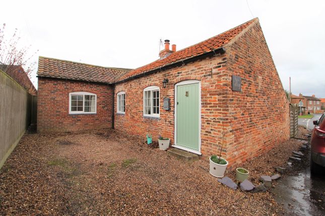 Thumbnail Cottage for sale in Church Road, Laughton, Gainsborough